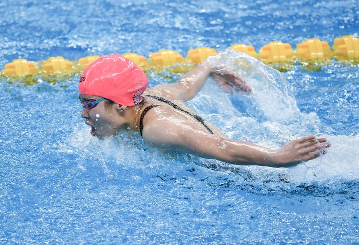直播:女子100米蝶泳决赛的相关图片